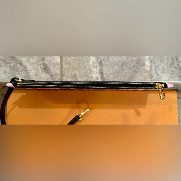 Louis Vuitton WILD AT HEART NEVERFULL WRISTLET POUCH - Picture 9 of 16